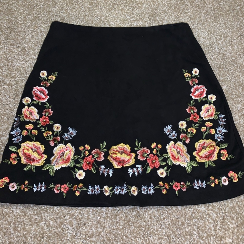 Women’s floral embroidered mini skirt
